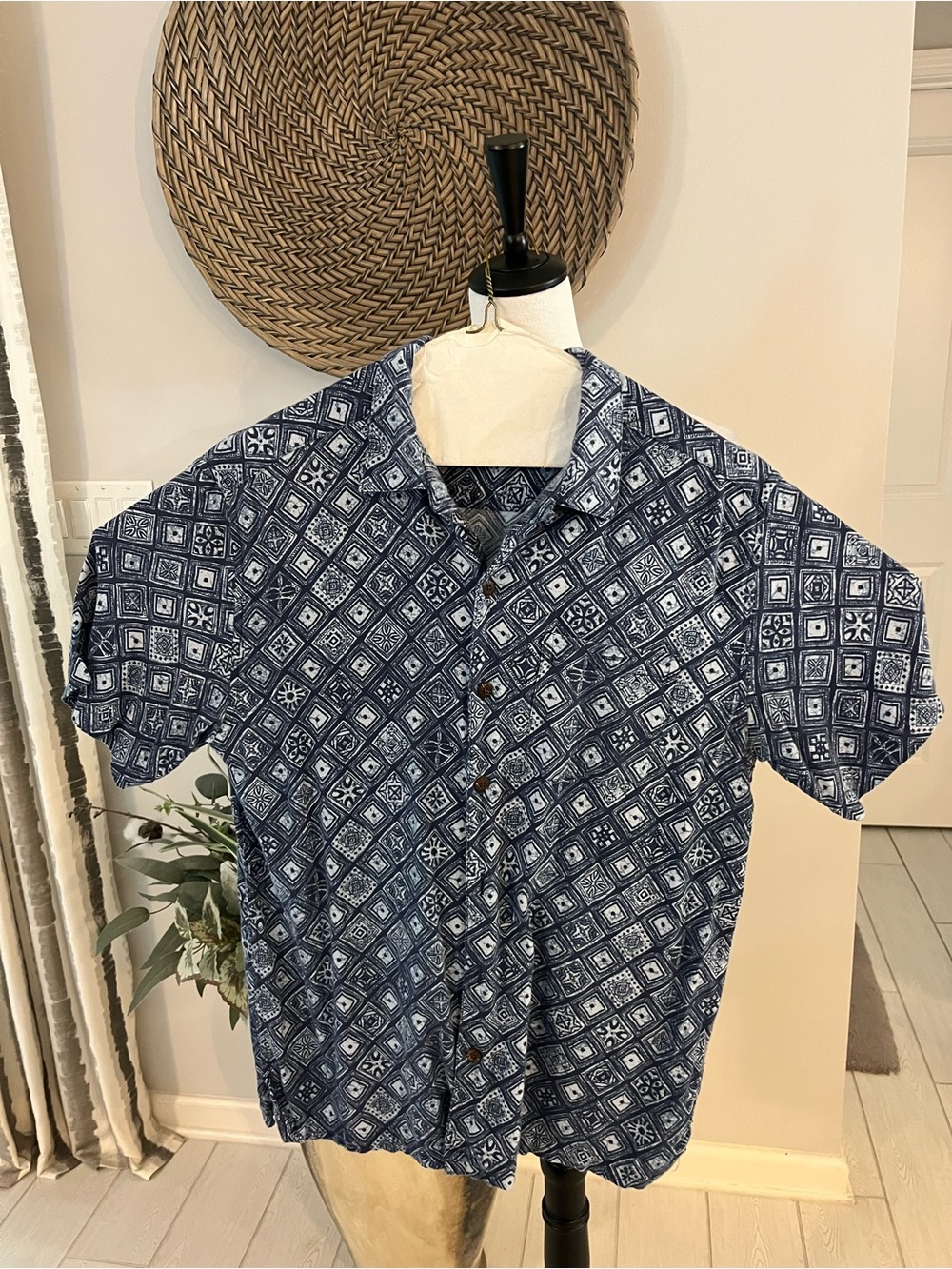 Men's Navy Geometric Short-Sleeve Button-Down Shirt